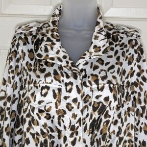 Carson Kressley Leopard Print Tunic‎ Button Front Funnel Neckline Size M